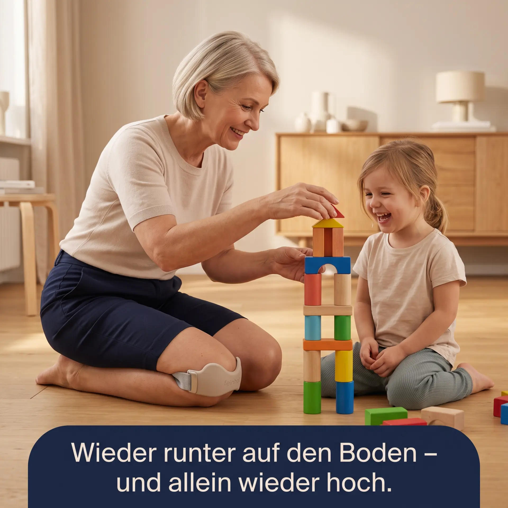 Mit den Enkeln auf dem Boden spielen